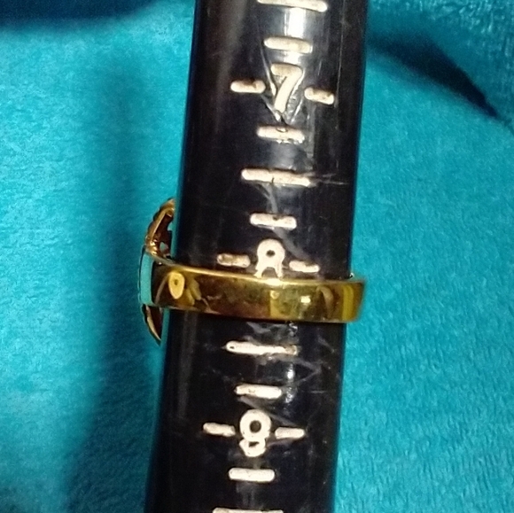 Elegant Goldtone and Black Ring - Picture 4 of 6